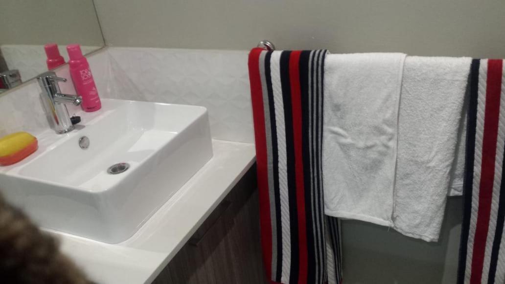 One Rosebank Stay Йоханесбург Екстериор снимка