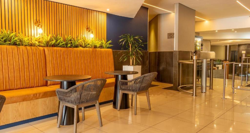 One Rosebank Stay Йоханесбург Екстериор снимка